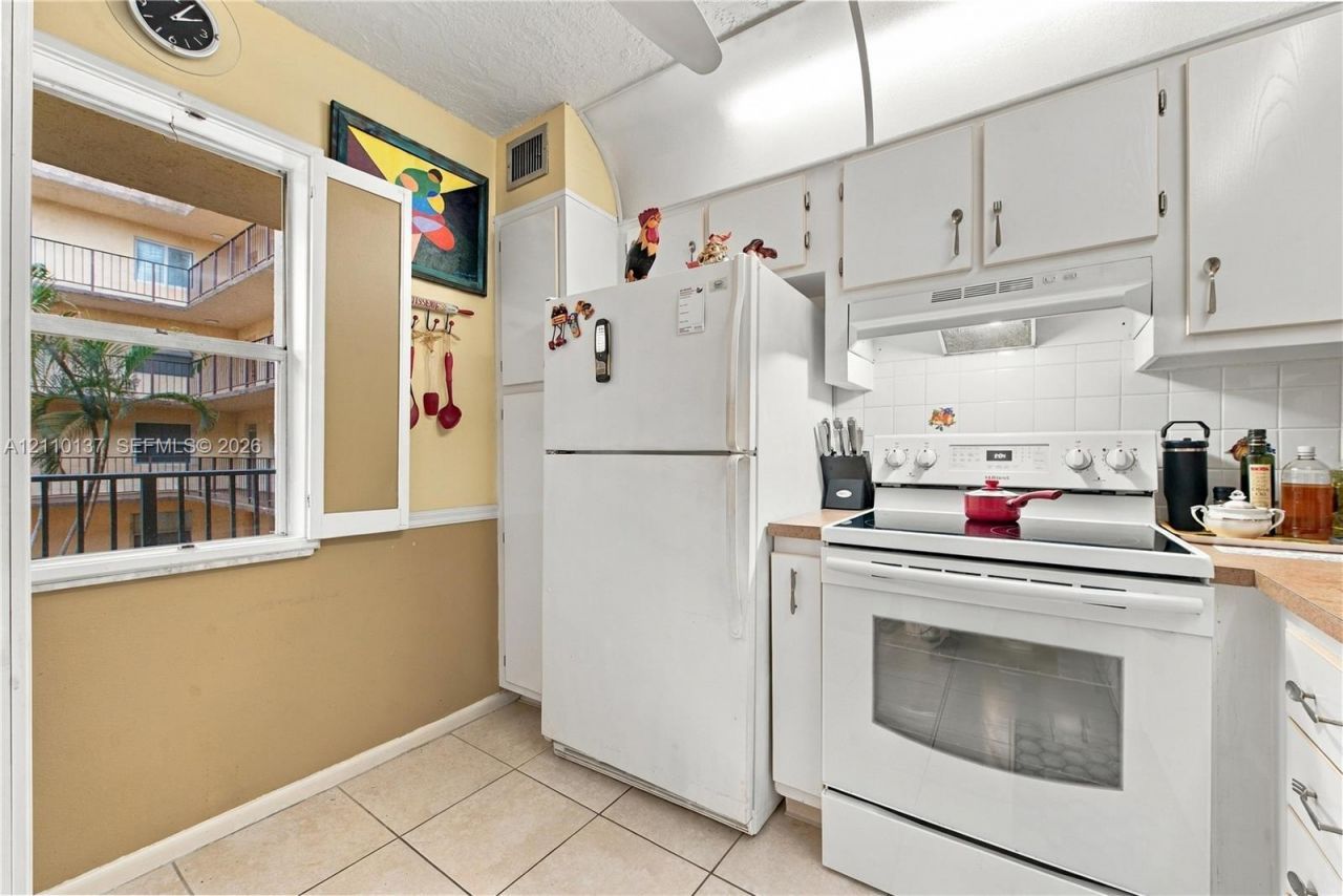 2871 Somerset Dr, Unit 205, Lauderdale Lakes, FL 33311 Photo