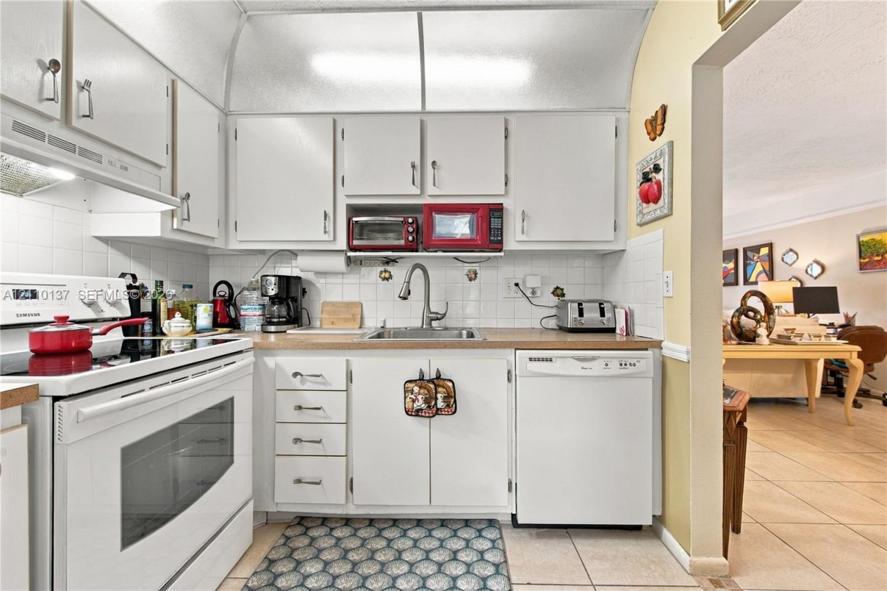 2871 Somerset Dr, Unit 205, Lauderdale Lakes, FL 33311 Photo