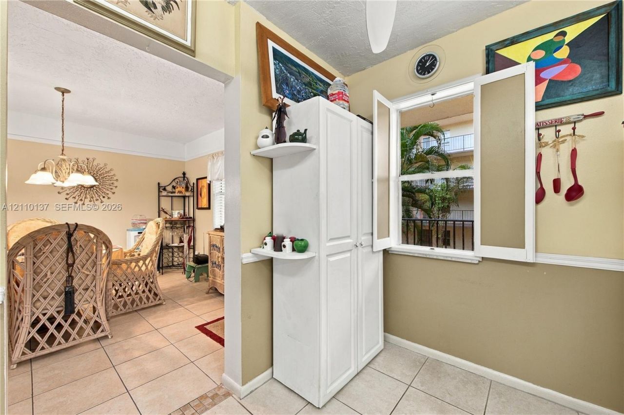 2871 Somerset Dr, Unit 205, Lauderdale Lakes, FL 33311 Photo