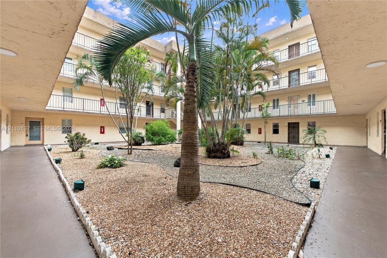 2871 Somerset Dr, Unit 205, Lauderdale Lakes, FL 33311 Photo