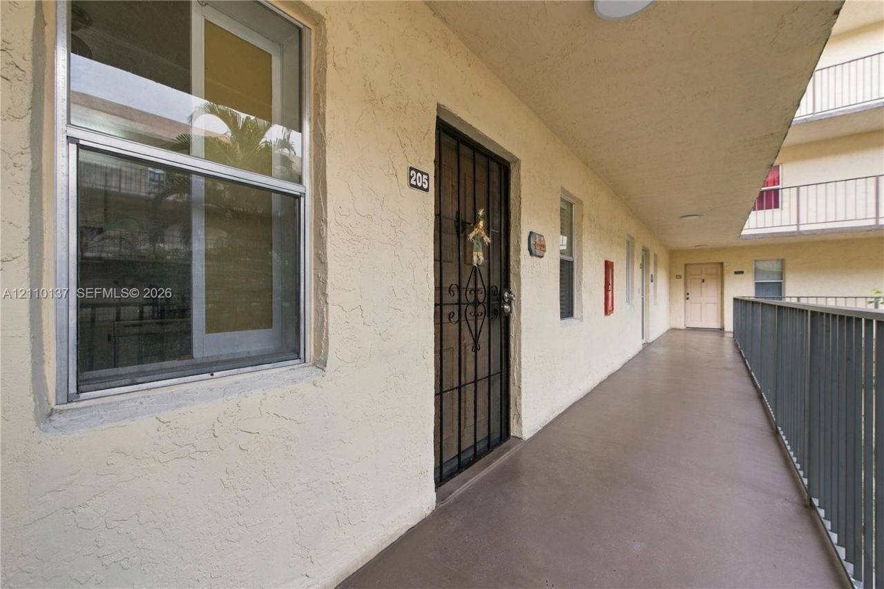 2871 Somerset Dr, Unit 205, Lauderdale Lakes, FL 33311 Photo
