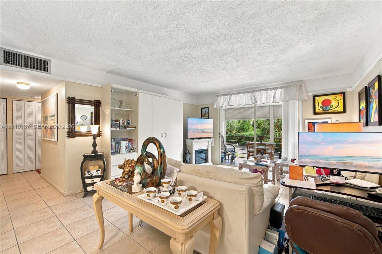 2871 Somerset Dr, Unit 205, Lauderdale Lakes, FL 33311 Photo