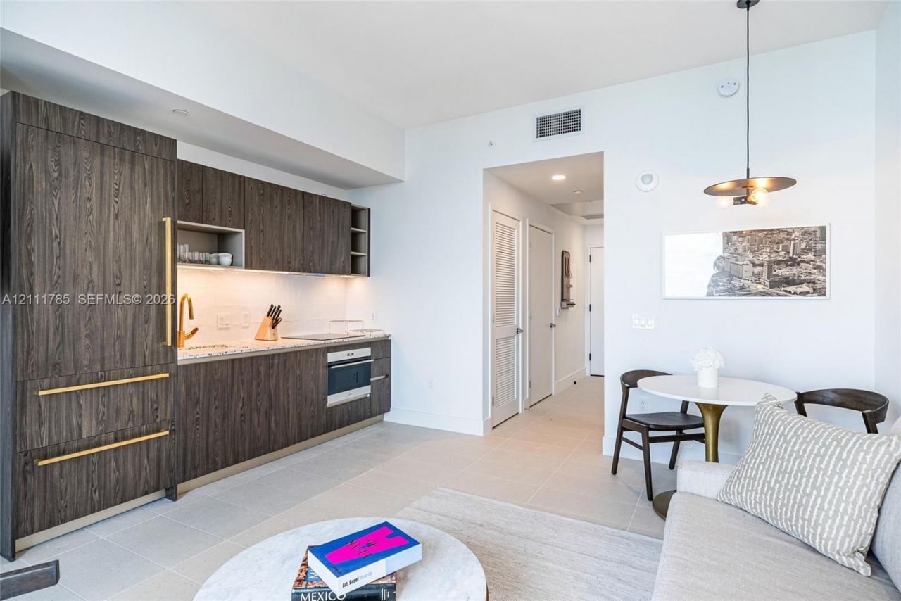 159 NE 6th St , Unit 4803, Miami, FL 33132 Photo