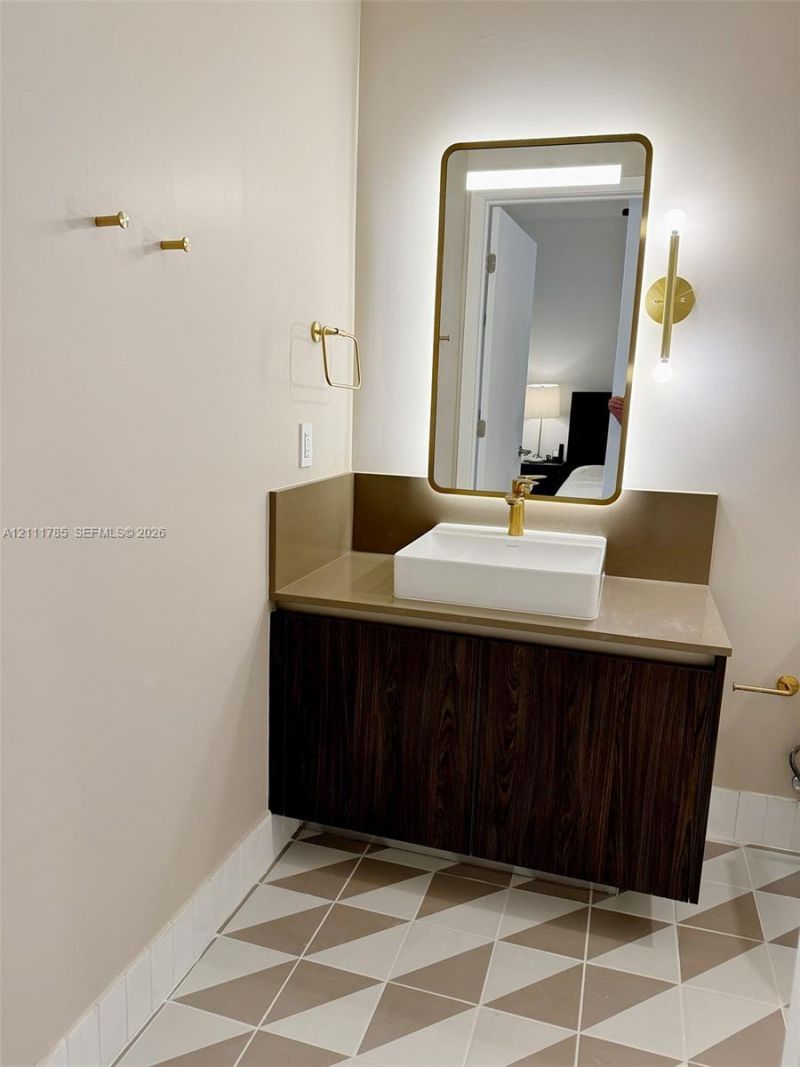 159 NE 6th St , Unit 4803, Miami, FL 33132 Photo