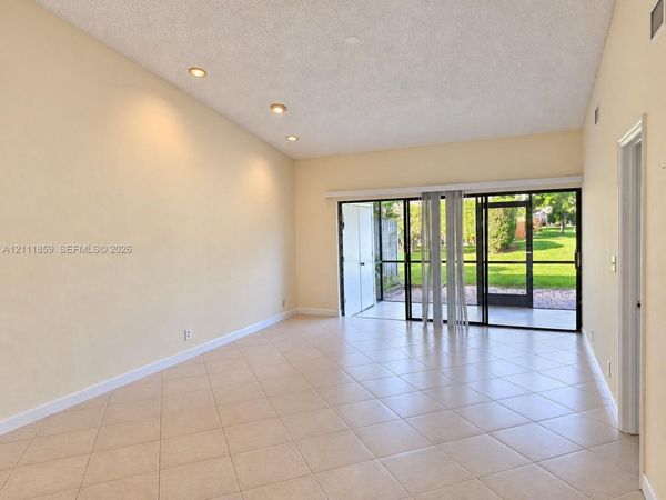 5037 E Lakes Dr , Unit 5037, Deerfield Beach, FL 33064