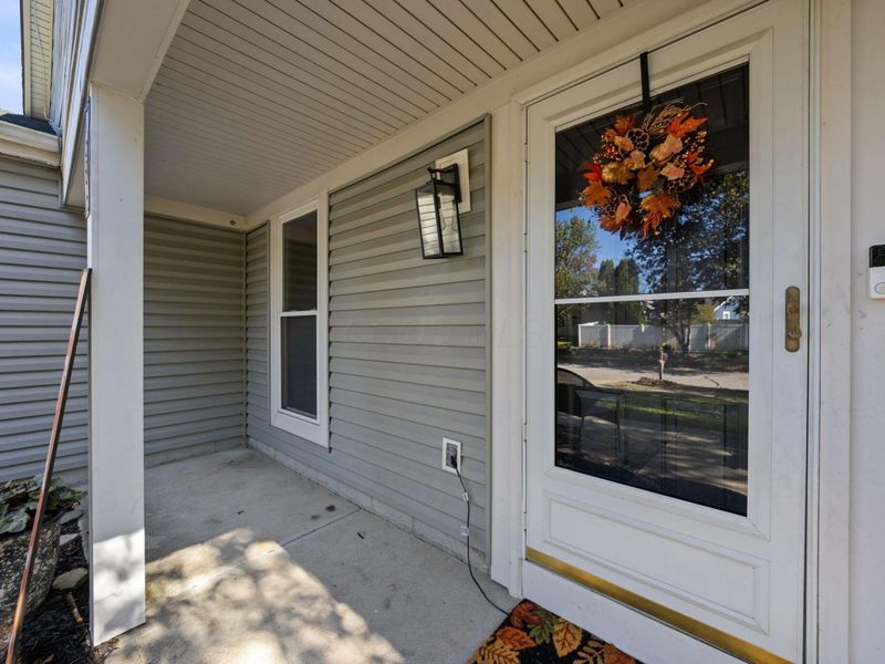 7686 Heathside Court, Columbus, OH 43235 Photo 2
