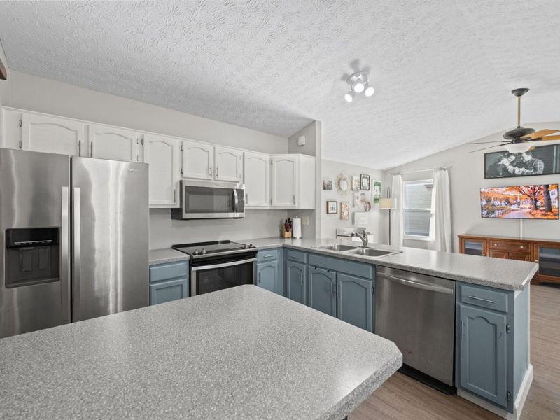 7686 Heathside Court, Columbus, OH 43235 Photo 3