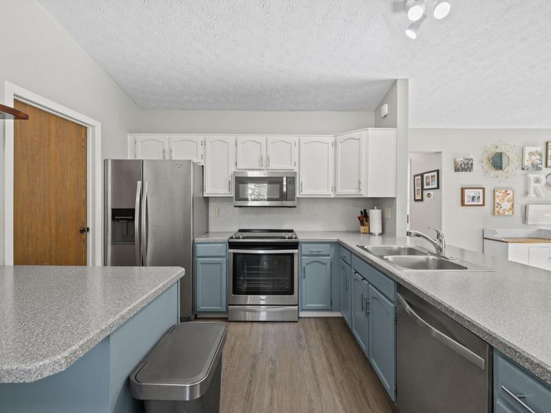 7686 Heathside Court, Columbus, OH 43235 Photo 4