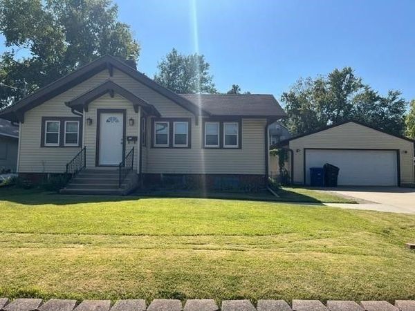 3308 Woodland Avenue , Des Moines, IA 50312