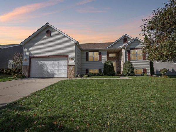 323 Stonefield Drive, Lake Mills, WI 53551