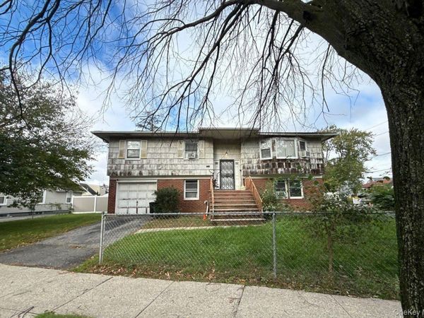 1214 Woodfield Road , Rockville Centre, NY 11570