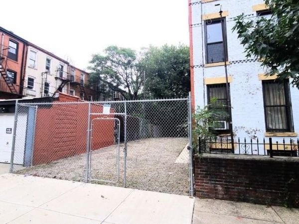 9 Marconi Place , Brooklyn, NY 11233