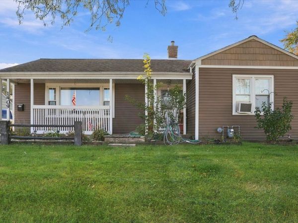 1409 Grandview Drive , Clinton, IA 52732