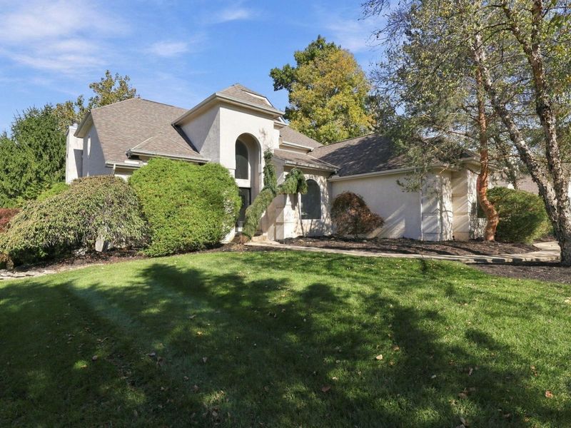 3269 Mccammon Chase Drive, Lewis Center, OH 43035 Photo 2
