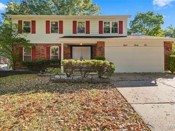 832 Courtland Place , Ballwin, MO 63021