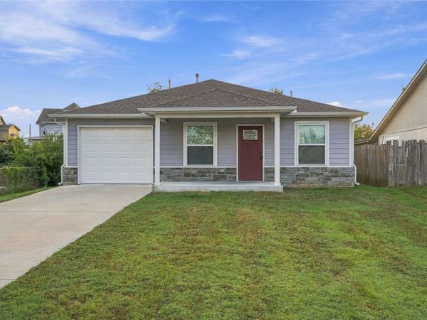 524 S Maryland Avenue , Claremore, OK 74017