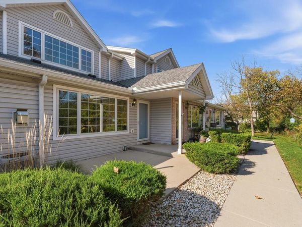 10020 W Whitnall Edge DRIVE, Unit D, Franklin, WI 53132