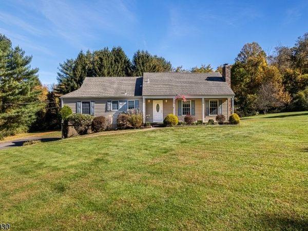 88 Old Farmers Rd, Washington, NJ 07853