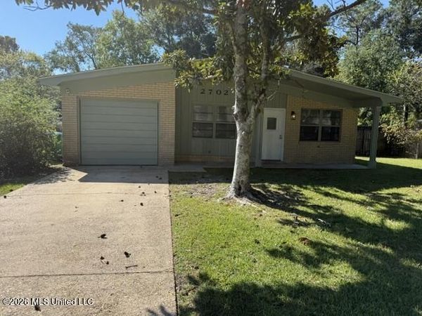 2702 Hargrove Drive, Ocean Springs, MS 39564