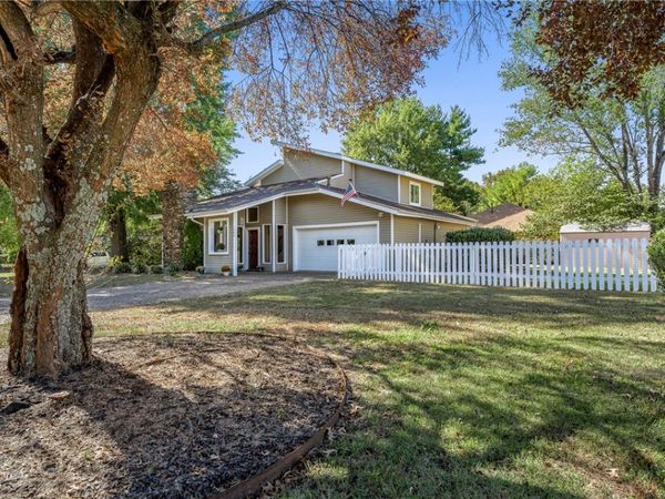 1380 Oxford Place , Fayetteville, AR 72703