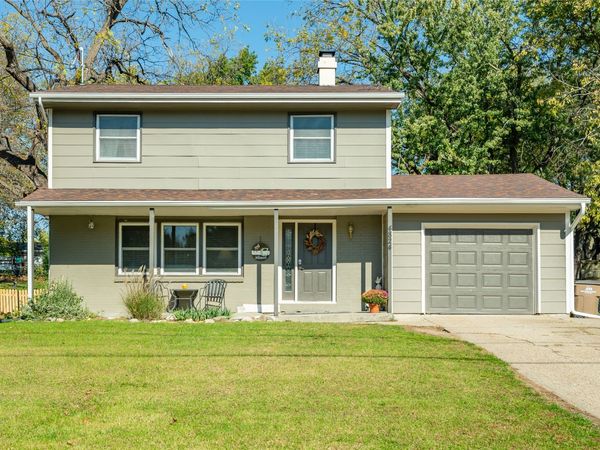 4824 Fairview Drive, Pleasant Hill, IA 50327