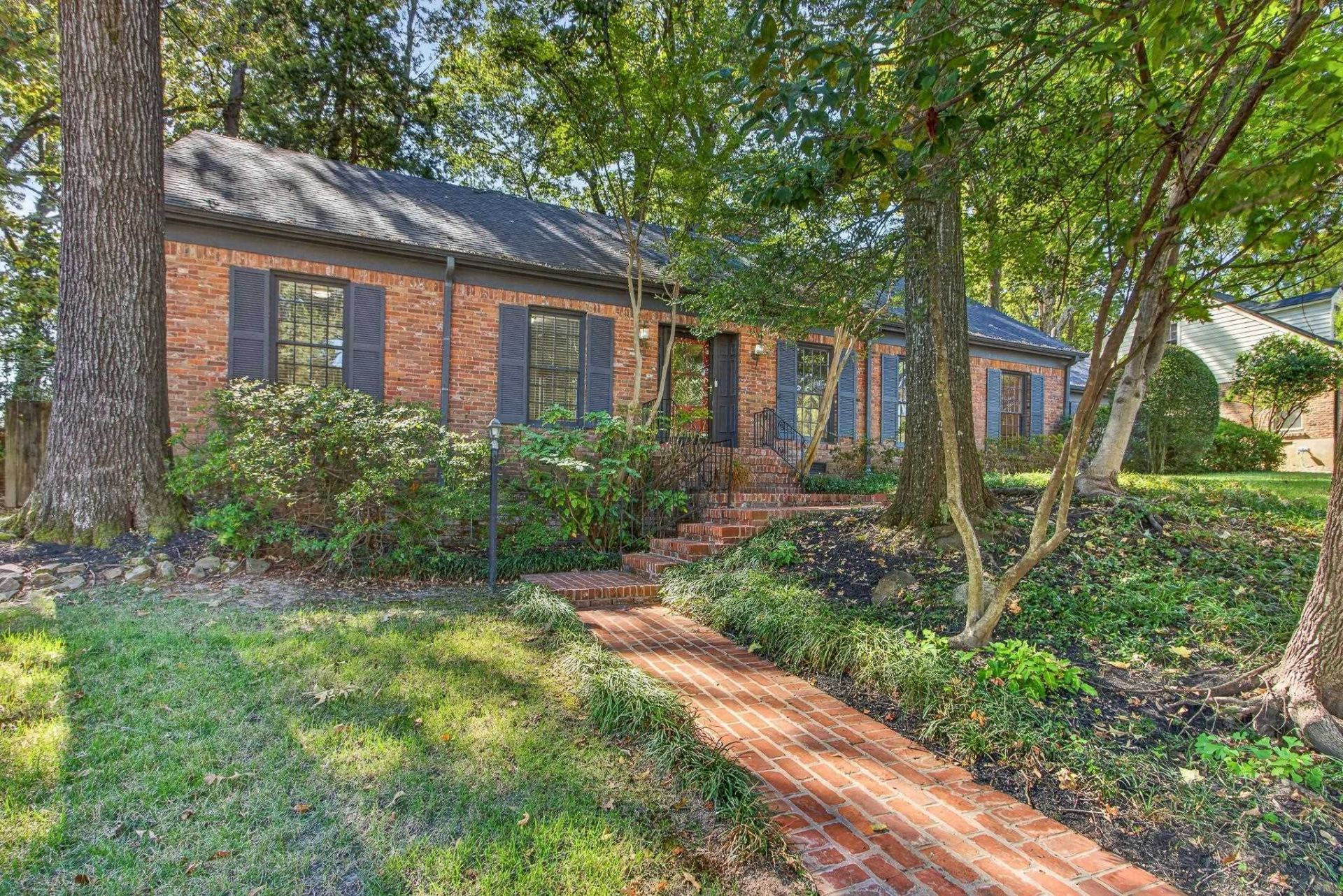 5185 Mary Starnes Dr, Memphis, TN 38117 Main Photo