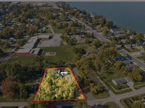 559 Pasadena Avenue , Sheffield Lake, OH 44054