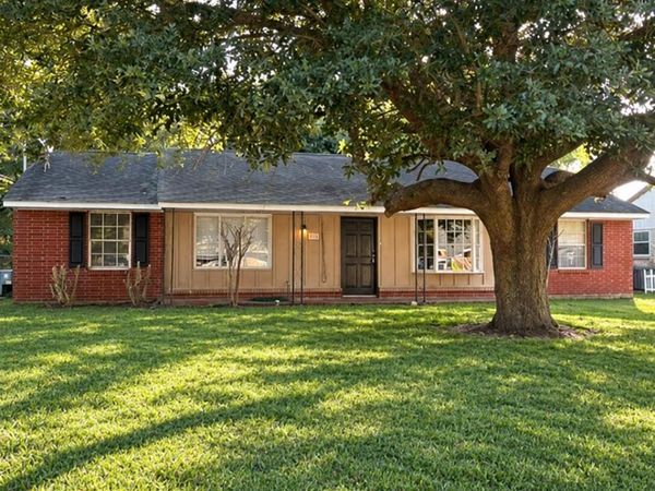 7116 Richmond Drive, Biloxi, MS 39532
