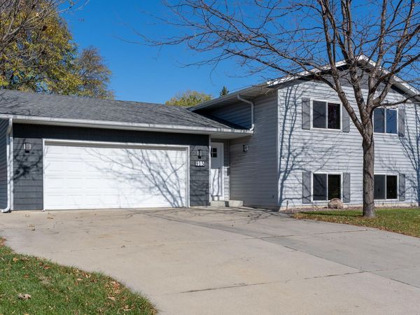 915 8th Avenue NW, Hutchinson, MN 55350
