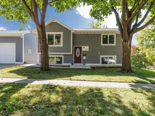 801 S 7th Avenue E, Newton, IA 50208