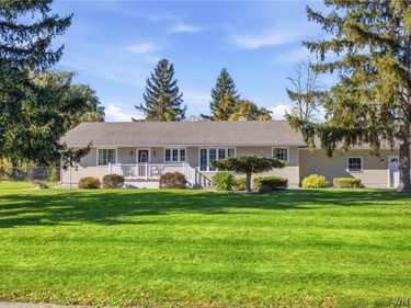 8434 Stringham Drive , Batavia, NY 14020