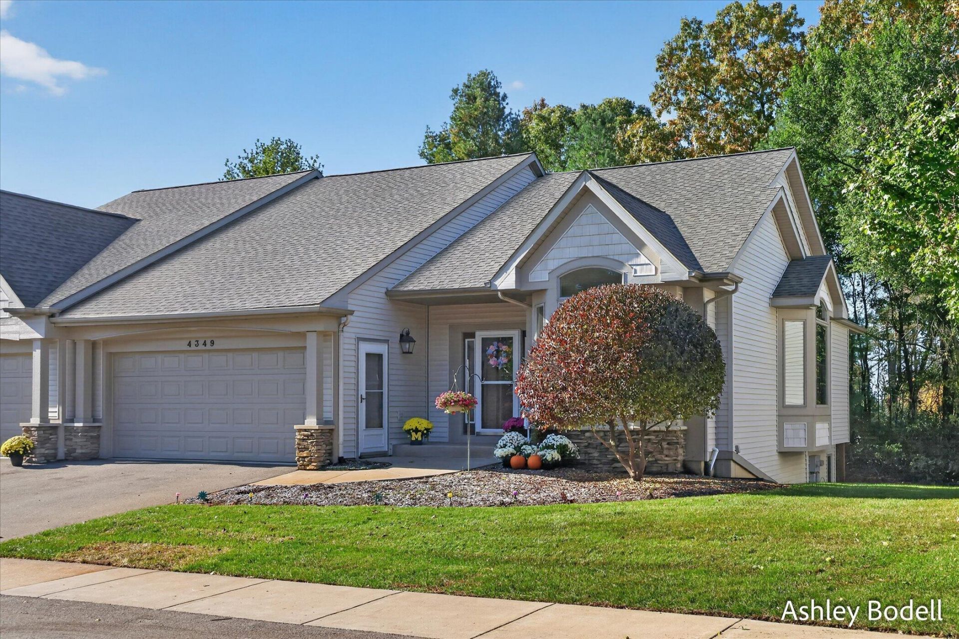 4349 Willow Lane Drive Ne, Grand Rapids, MI 49525 Main Photo