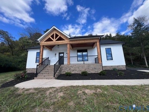 560 East Main Street , Scottsville, VA 24590