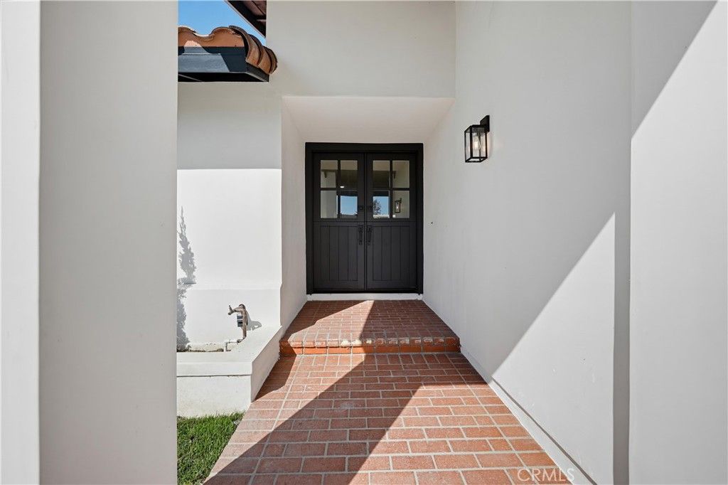 9921 Garrett Circle, Huntington Beach, CA 92646 Main Photo