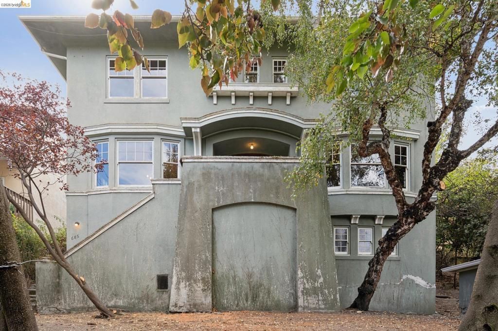 685 Rosal Ave, Oakland, CA 94610 Main Photo
