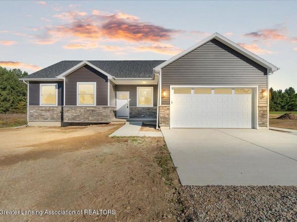 7145 Round Lake Road, Laingsburg, MI 48848