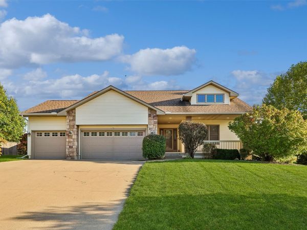 6801 Jules Verne Court, Johnston, IA 50131