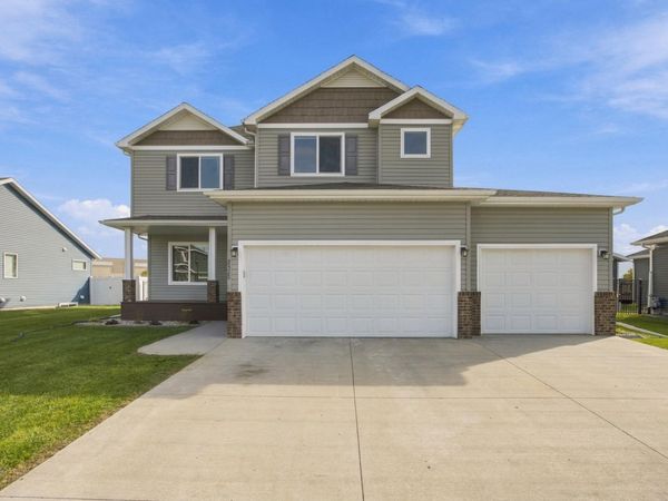 2528 N Pond Drive E, West Fargo, ND 58078
