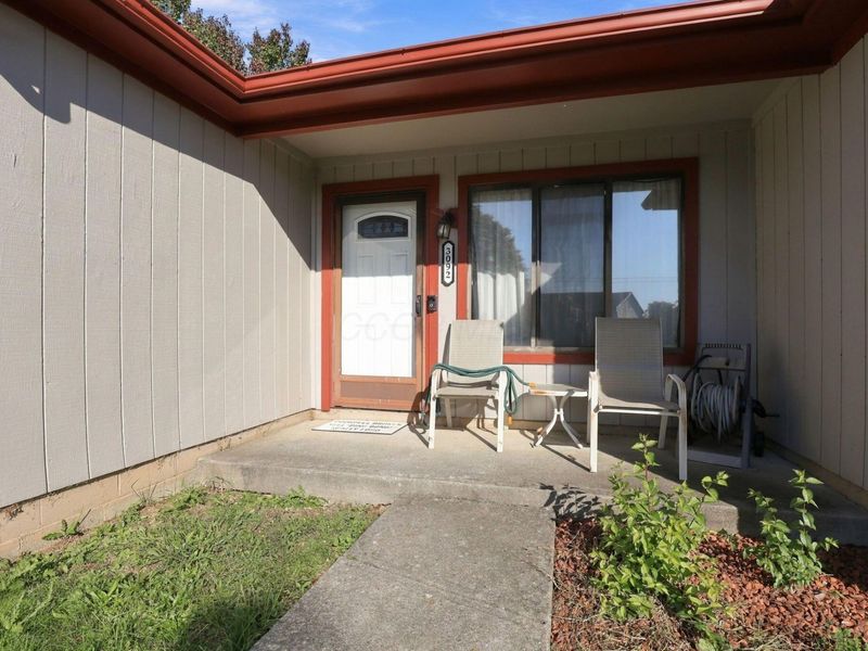 3092 Falcon Bridge Drive , Columbus, OH 43232 Photo 2
