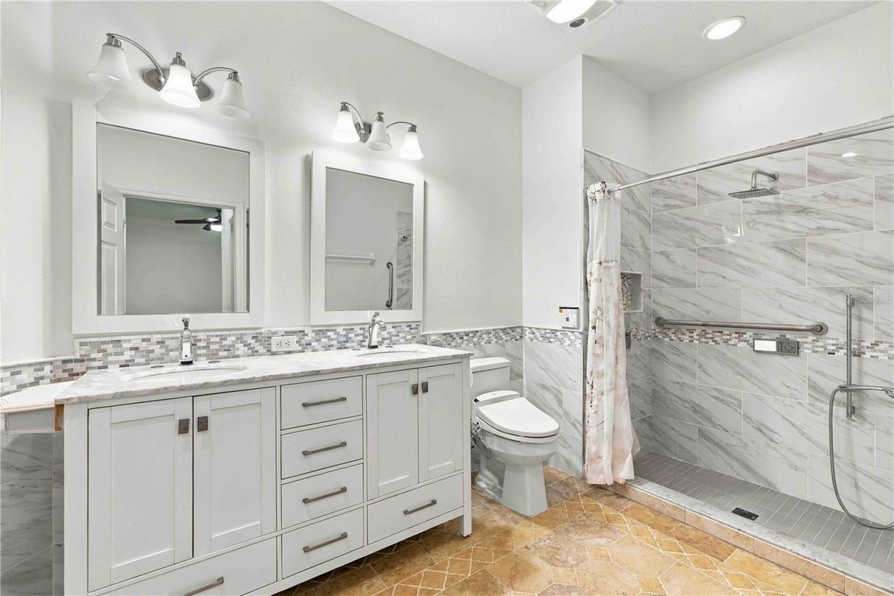 8216 Ashford Falls Court , Sarasota, FL 34243 Photo