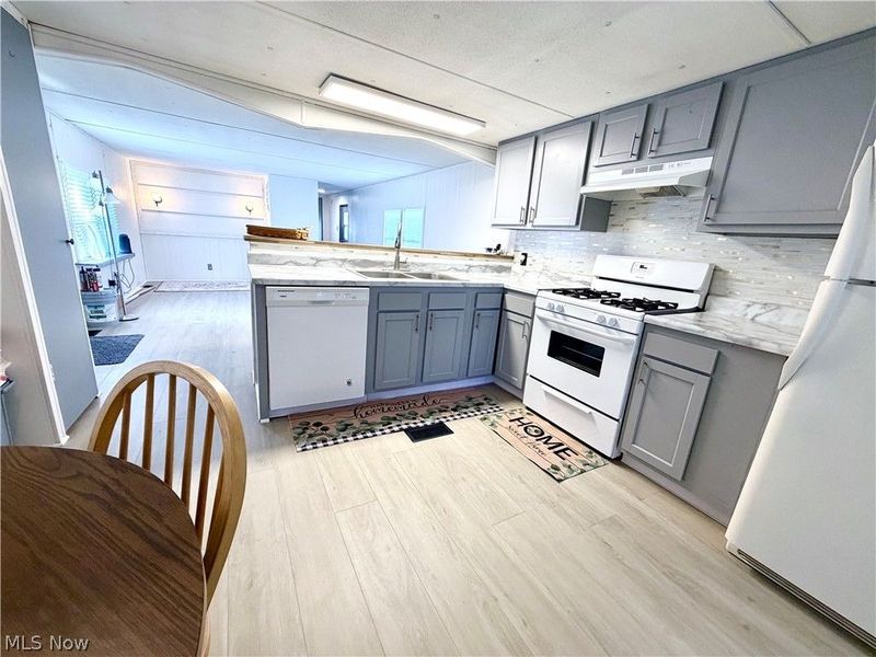 206 Rhode Island Road, Elyria, OH 44035 Photo 12