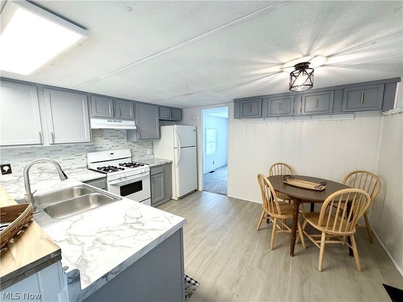 206 Rhode Island Road, Elyria, OH 44035 Photo 4