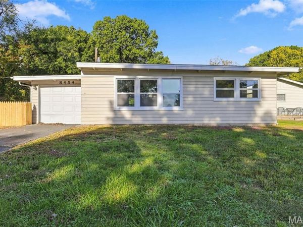 8454 Engler Avenue , St John, MO 63114