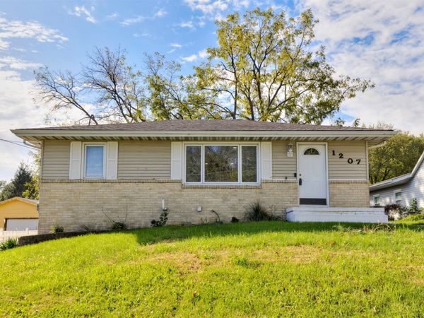 1207 E Watrous Avenue, Des Moines, IA 50315