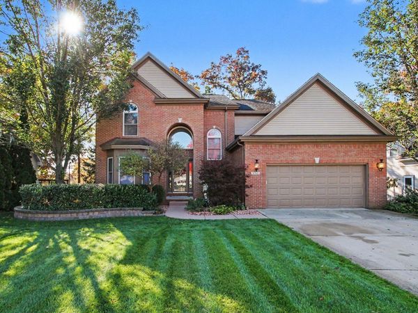1382 Odette Street, Hartland, MI 48353