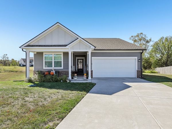 1000 Daphne Dr , Ashland City, TN 37015
