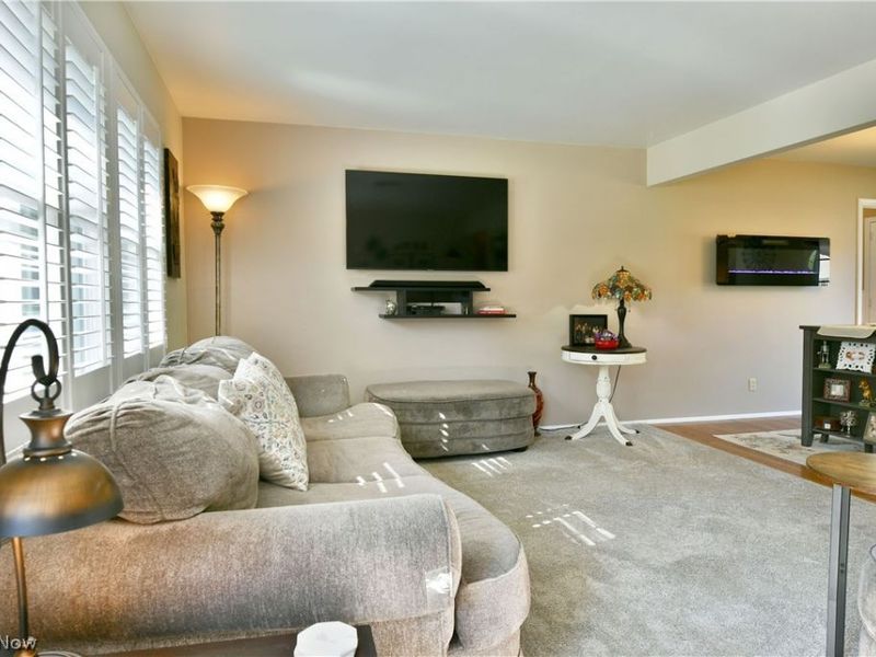 612 Pierce Drive, Youngstown, OH 44511 Photo 3