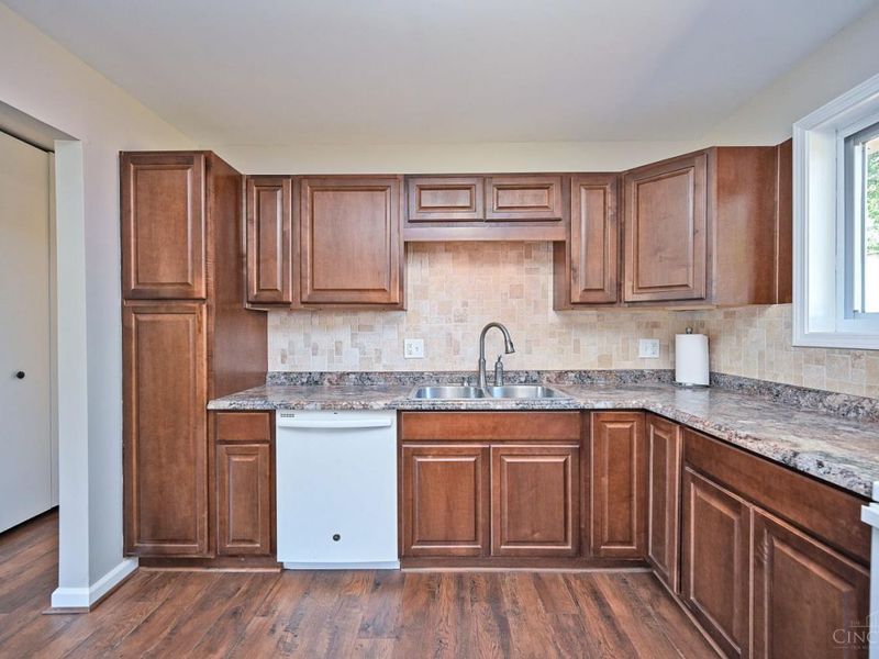 8480 Linderwood Lane, Cincinnati, OH 45255 Photo 11