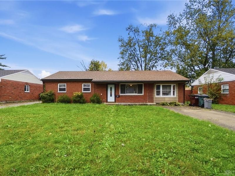 310 Lang Court, Englewood, OH 45322 Photo 2