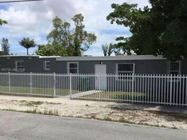 8298 NW 14th Pl , Miami, FL 33147